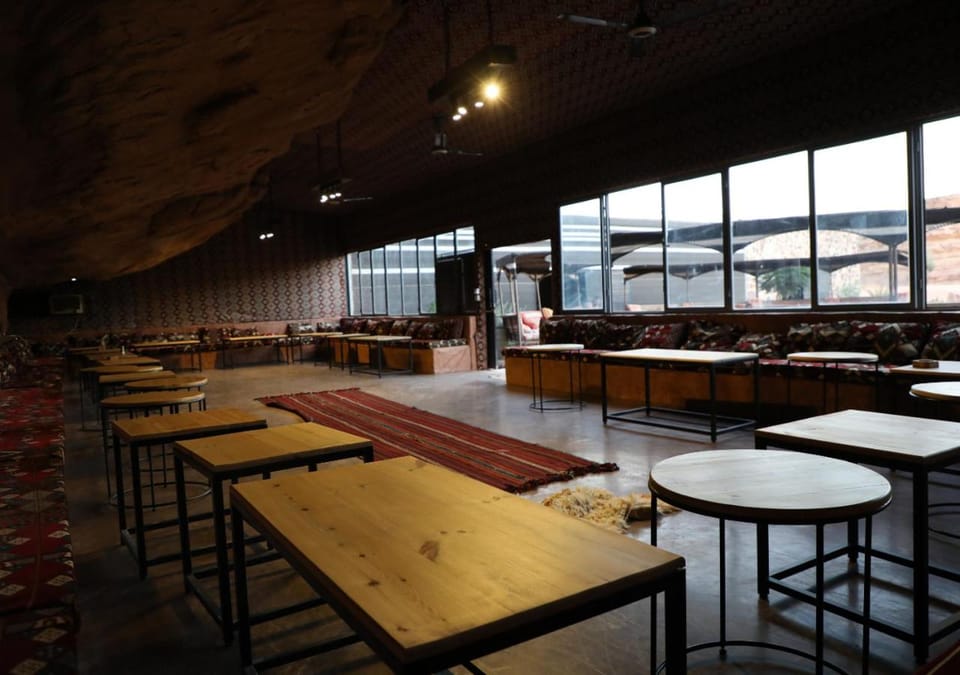 Winter, Seating area