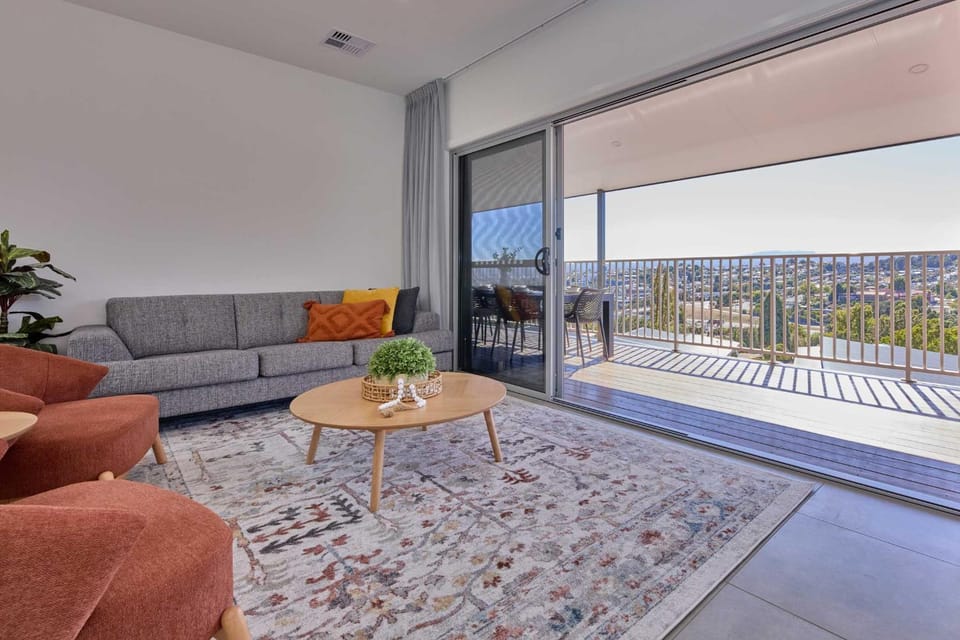 Day, View (from property/room), Balcony/Terrace, Living room, Seating area