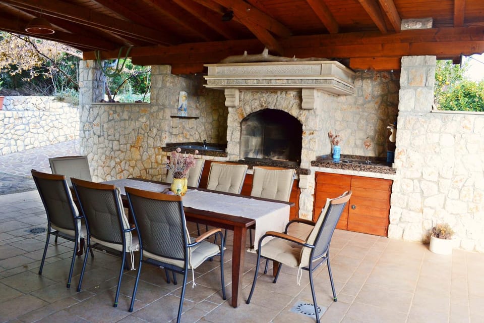 BBQ facilities, BBQ facilities, Garden, Garden, Balcony/Terrace, Balcony/Terrace, Kitchen or kitchenette, Photo of the whole room, Banquet/Function facilities, Dining area, Communal kitchen