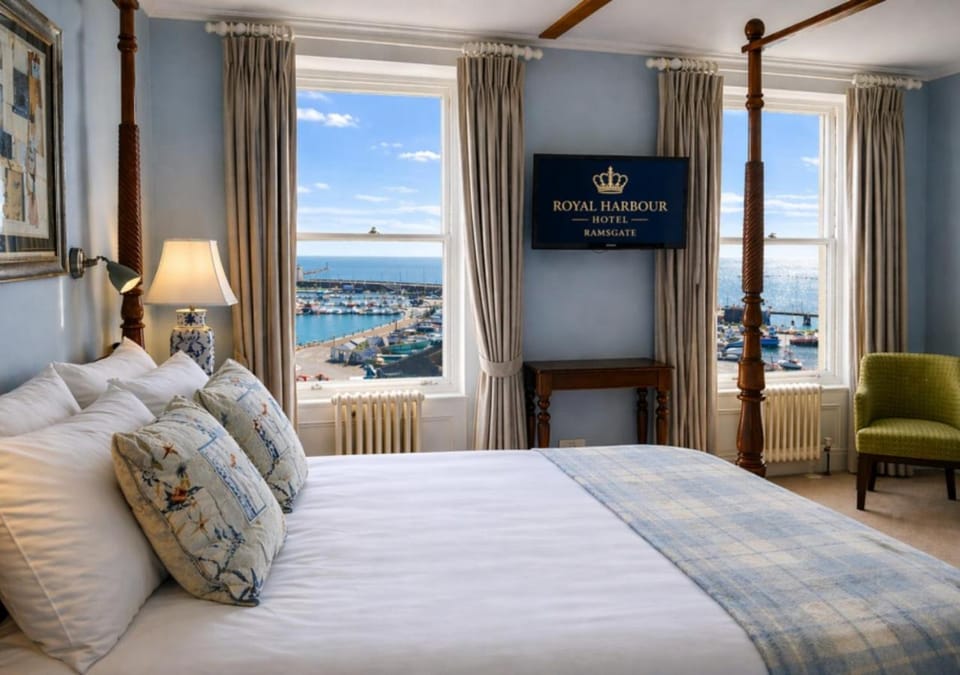 Bed, Bedroom, Sea view