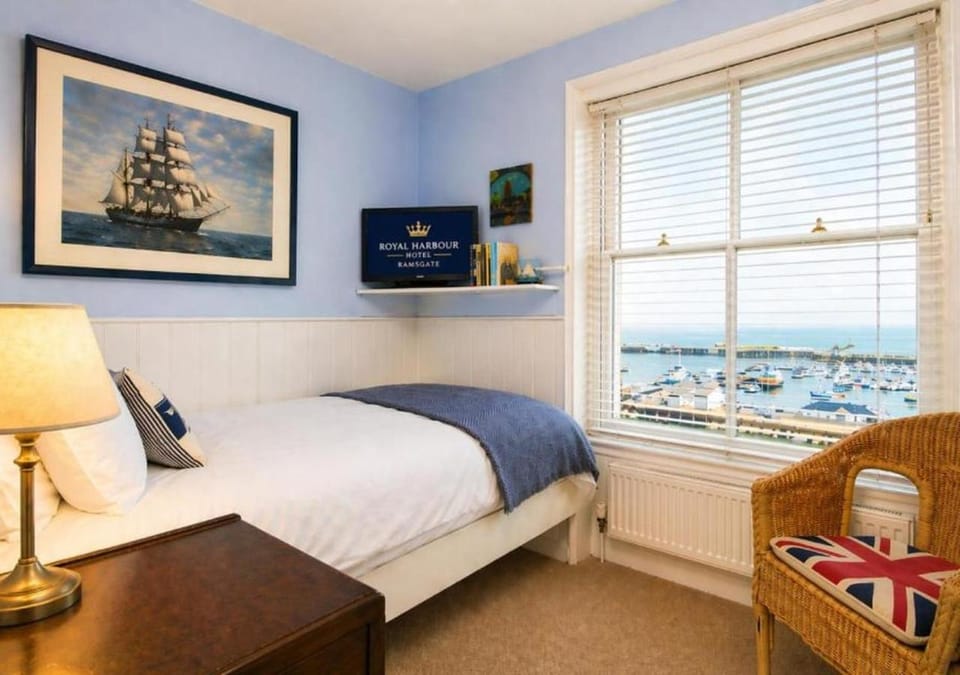 Bed, Bedroom, Sea view
