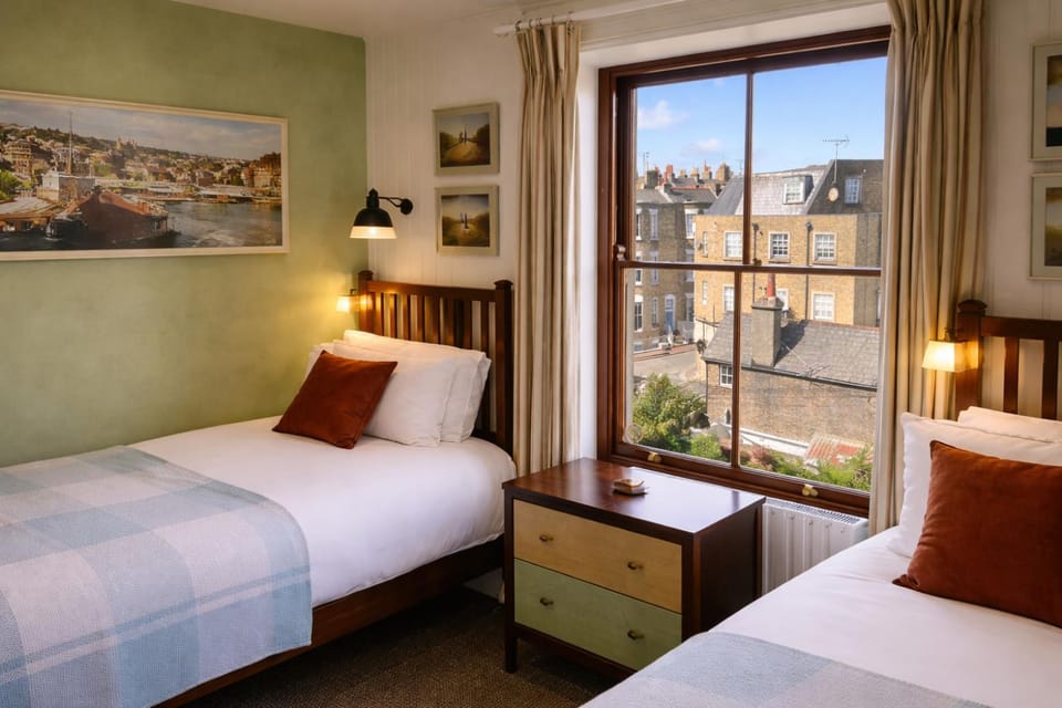 Bed, View (from property/room), Photo of the whole room, Bedroom
