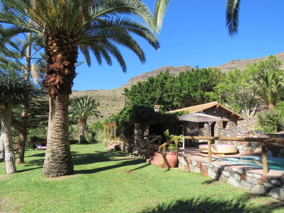Off site, BBQ facilities, Garden, Swimming pool