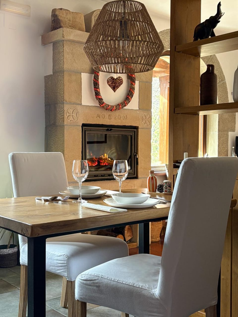 Restaurant/places to eat, Lounge or bar, fireplace