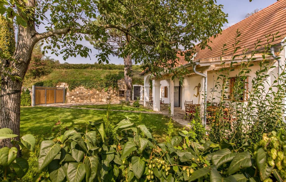 Facade/entrance, Garden, On site