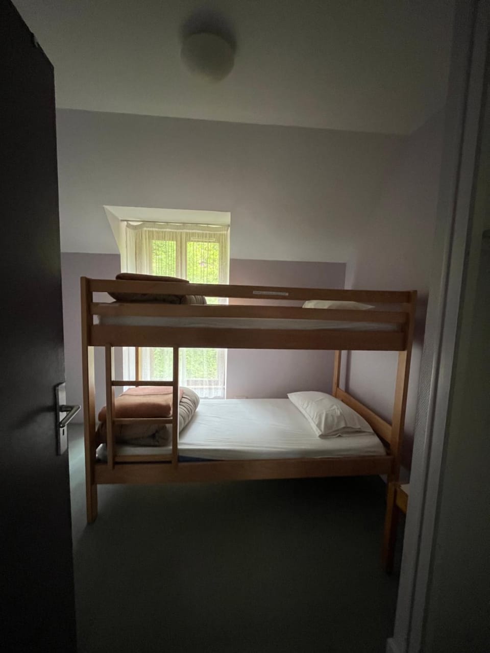 Bedroom, bunk bed