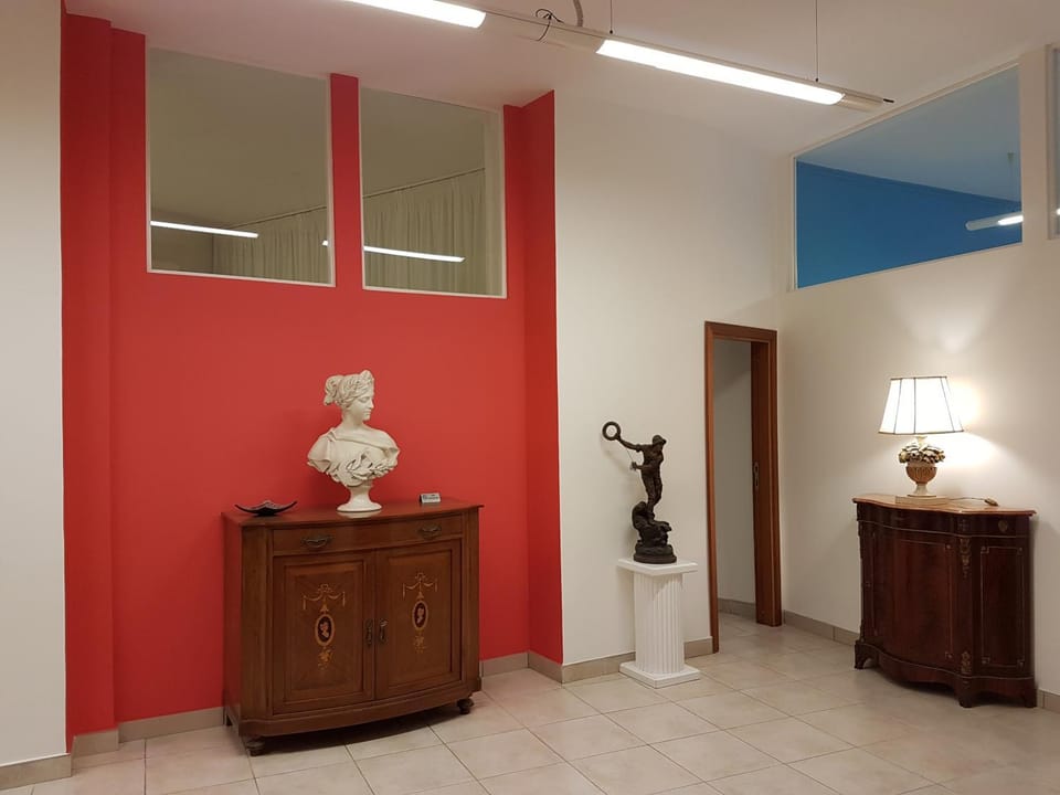 Living room, Decorative detail, Seating area, hair dresser