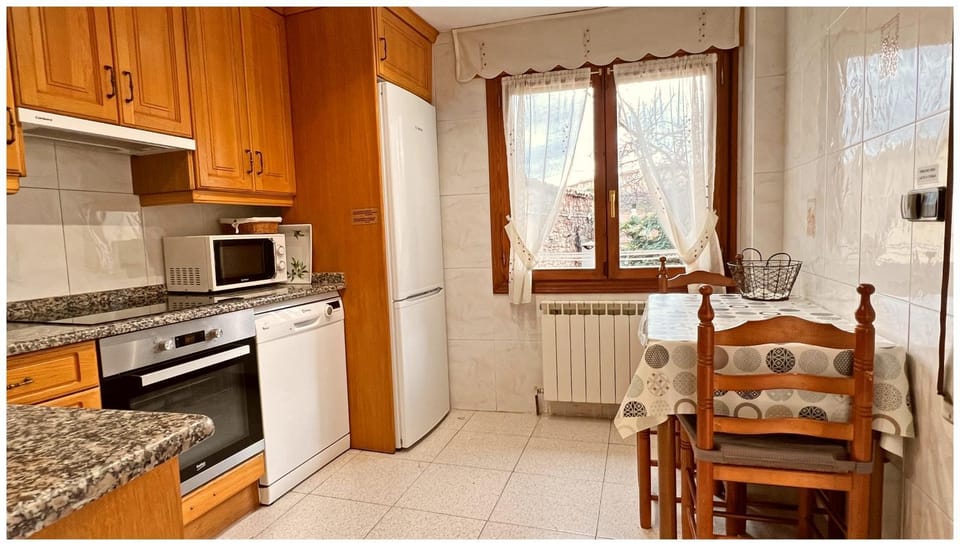 Kitchen or kitchenette, Dining area, dishwasher, minibar, pet friendly, stove, toaster, kitchen
