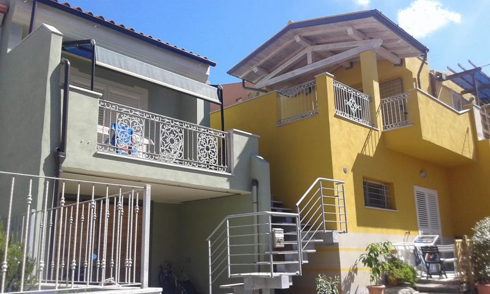 Property building, Balcony/Terrace, Street view