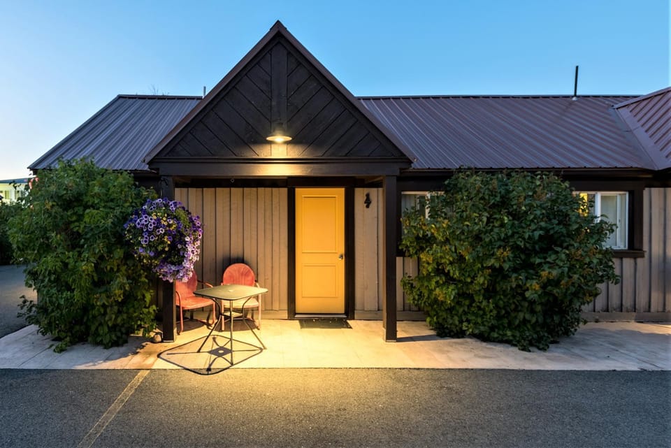 Property building, Patio, Decorative detail, Inner courtyard view