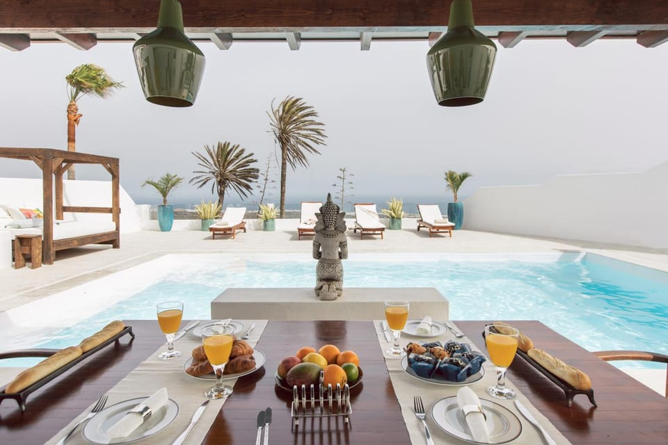 Food and drinks, Food, Swimming pool