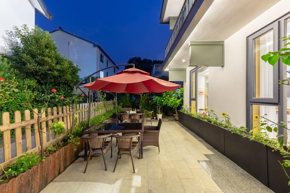 Property building, Restaurant/places to eat, Garden