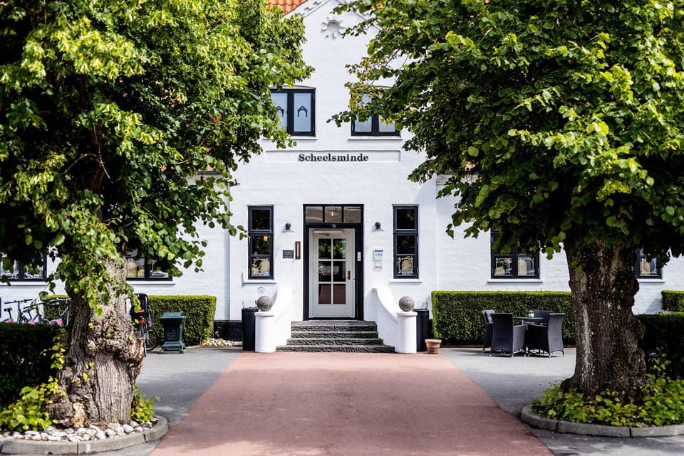 Property building, Facade/entrance