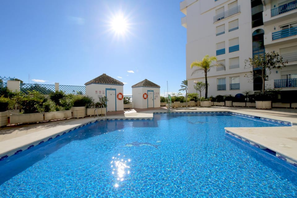 Property building, Swimming pool, Swimming pool