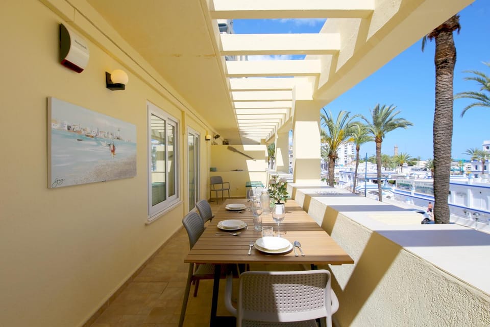 Seating area, Dining area, Sea view