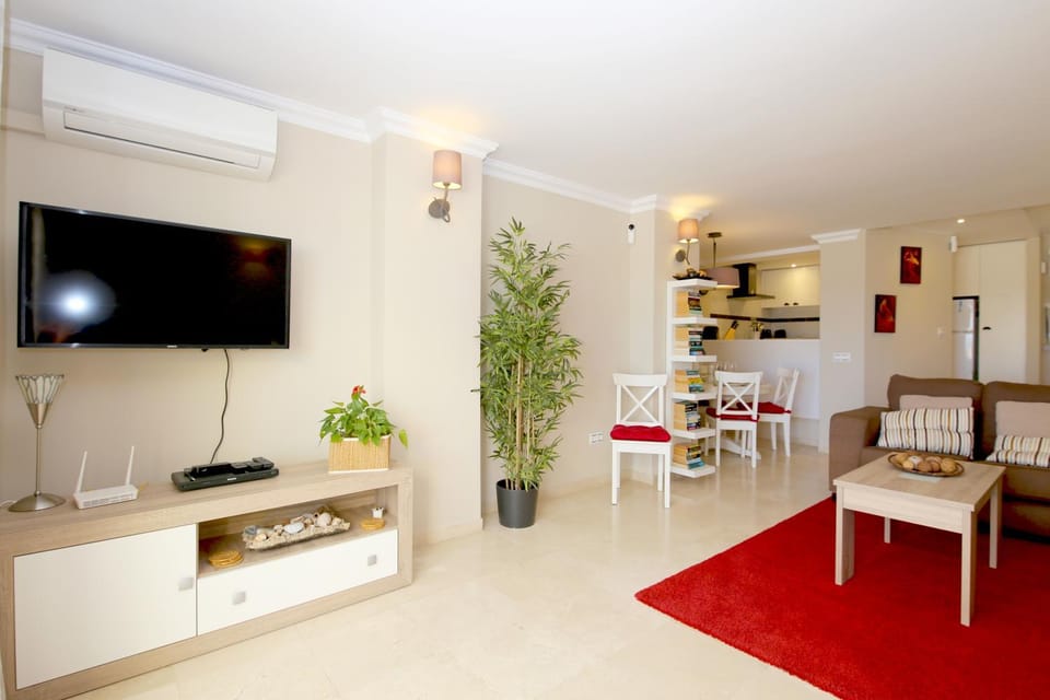 TV and multimedia, Living room, Seating area, Dining area, air conditioner