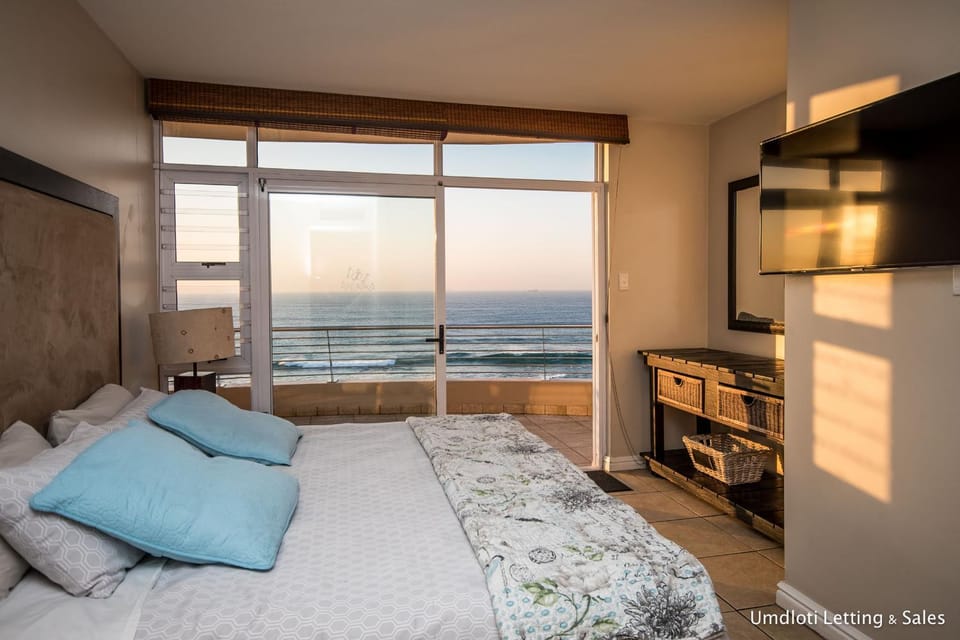 Photo of the whole room, Sea view