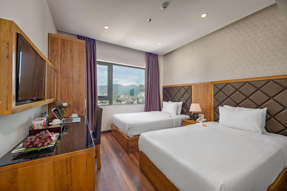Bed, TV and multimedia, View (from property/room), View (from property/room), Photo of the whole room, Bedroom, City view, City view, Landmark view, Mountain view, Mountain view, Street view, Street view, Quiet street view