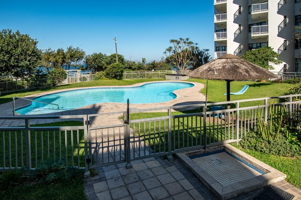Property building, Day, Garden, Swimming pool