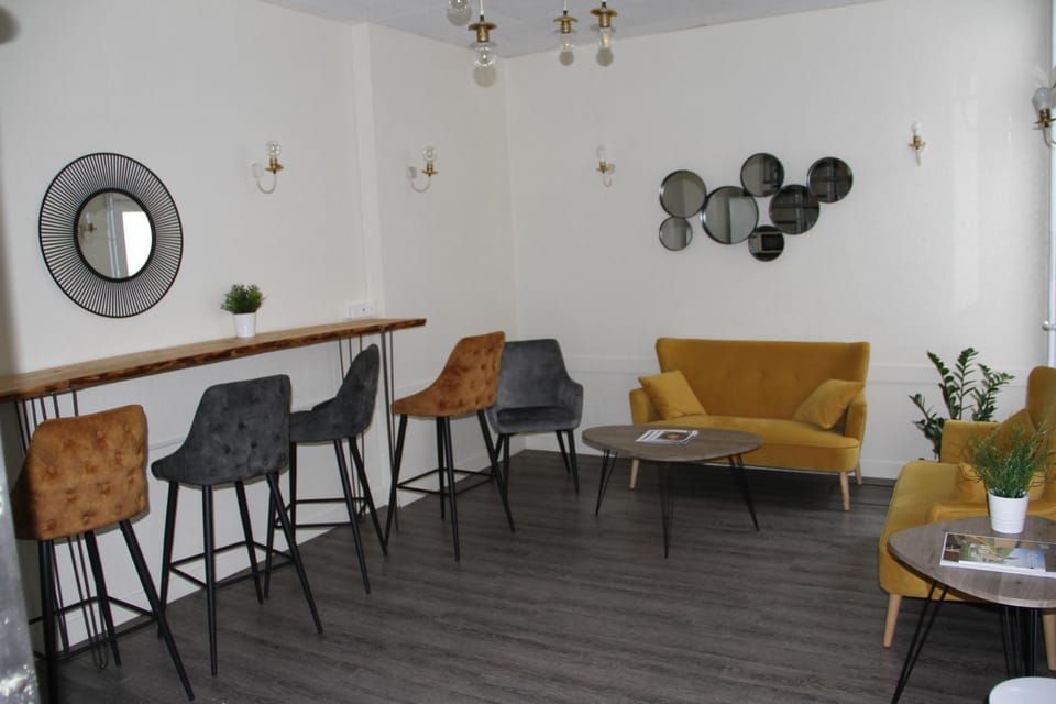 Communal lounge/ TV room, Living room, Seating area