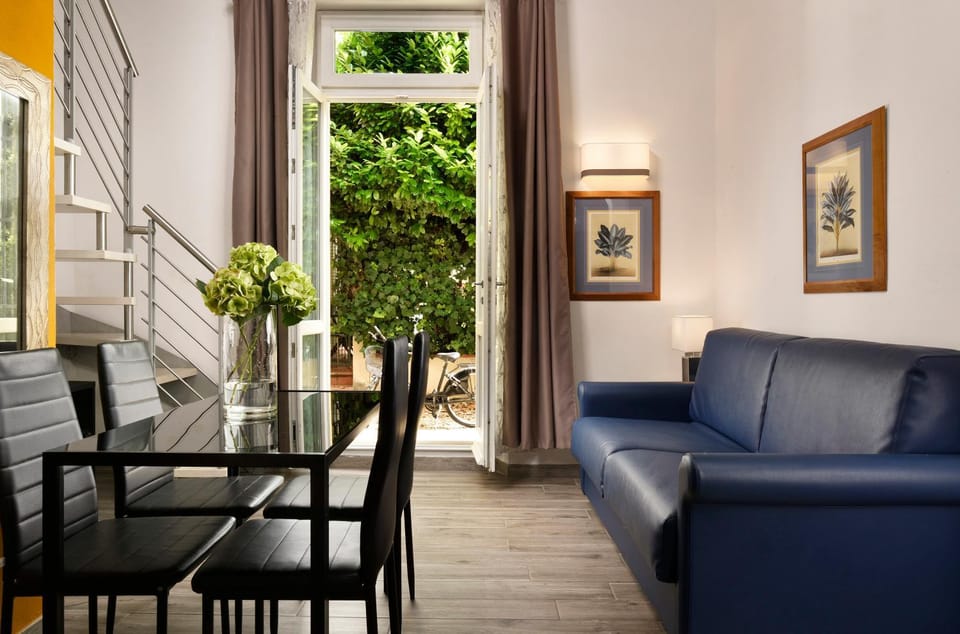 Living room, Seating area