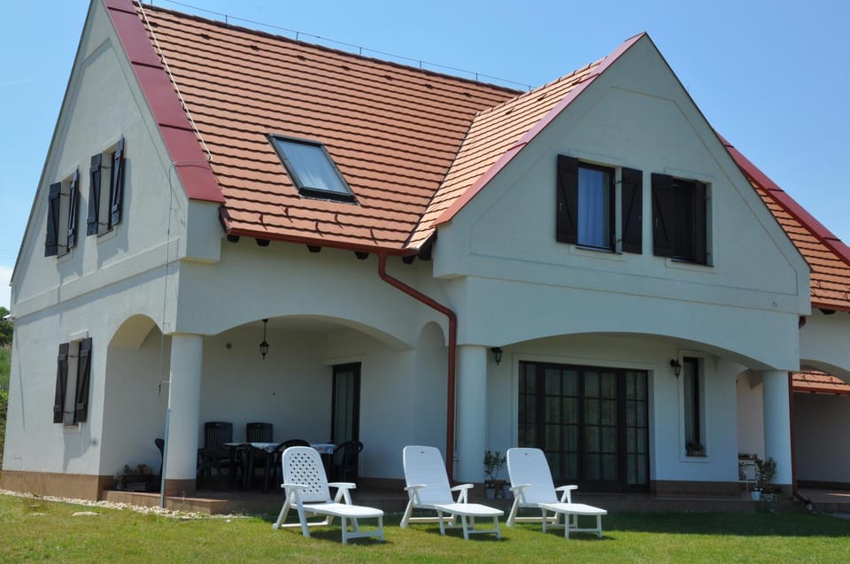 Villa De Dominique Bed and Breakfast in Hungary