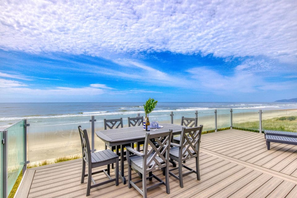 Salty Shore House in Rockaway Beach