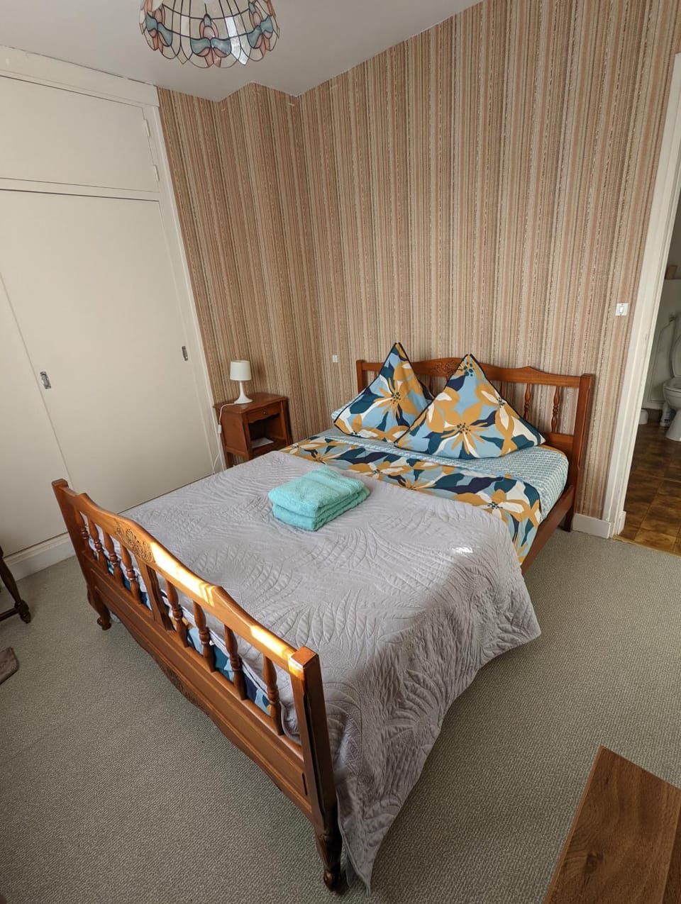 Bed, Photo of the whole room, Bedroom, towels