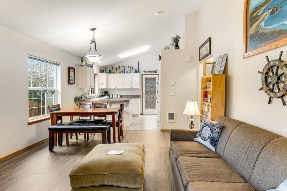 Cedar Creek Retreat House in Rockaway Beach