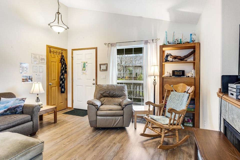 Cedar Creek Retreat House in Rockaway Beach