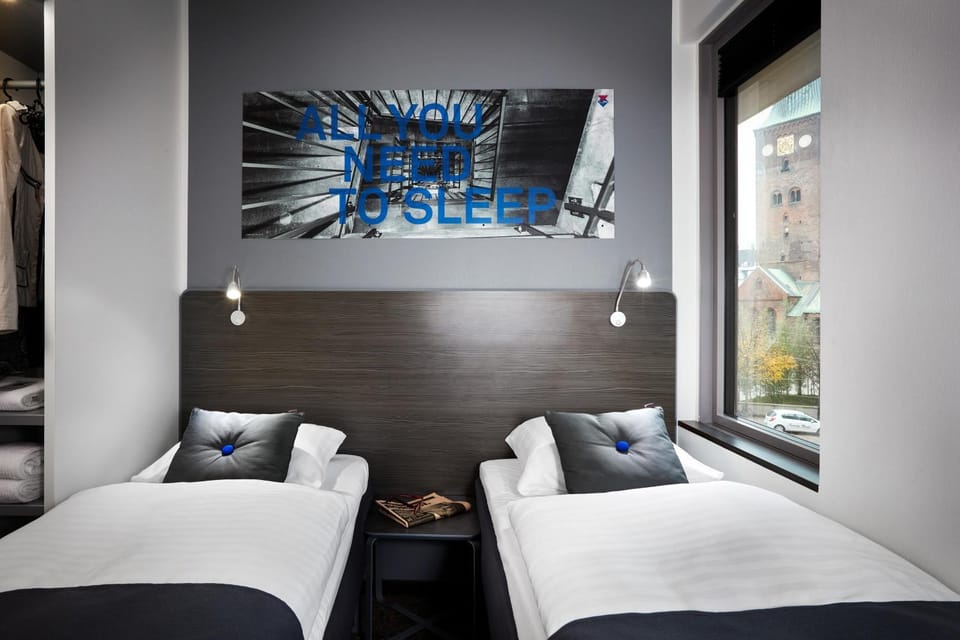 Bed, Bedroom, internet, wardrobe