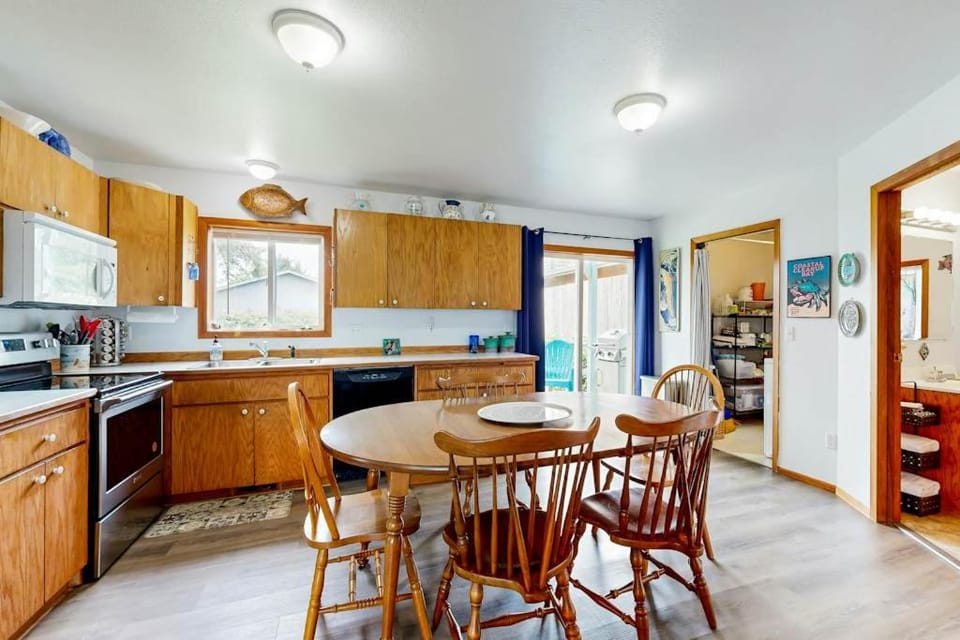 Nye Beach Bungalow House in Newport