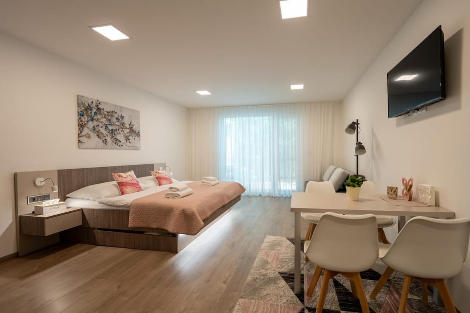 Bed, TV and multimedia, Living room, Bedroom