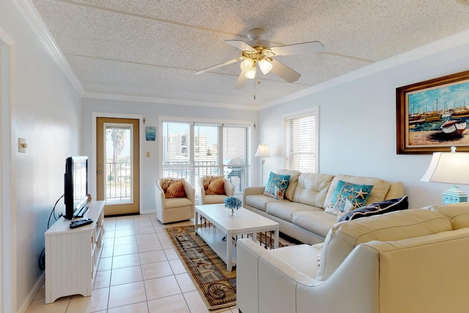Beachview Condominiums: #204 Apartment in South Padre Island