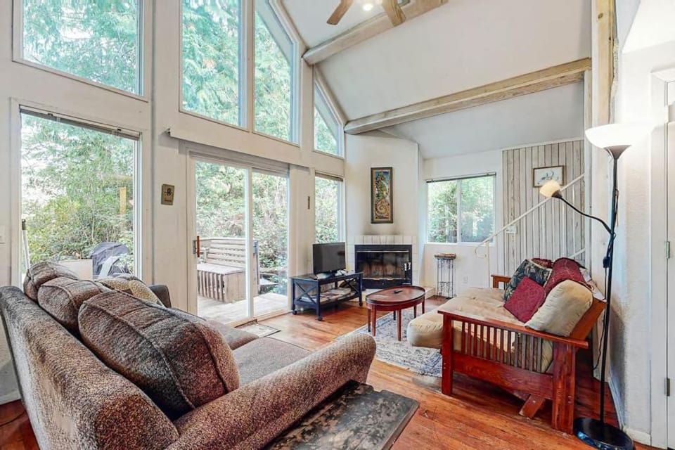 Marcia's Mercer Lake Chateau House in Oregon