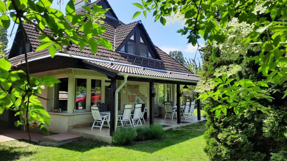 Property building, Spring, Day, Garden, Garden view