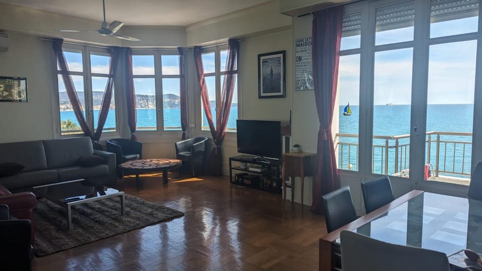 Living room, Sea view