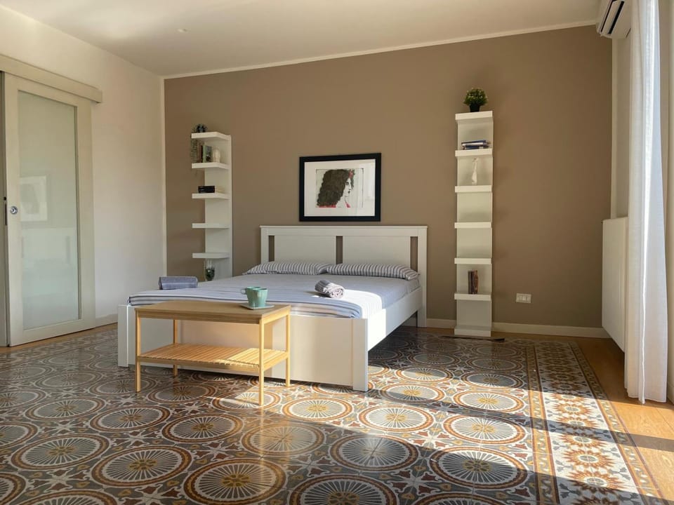 Bed, Photo of the whole room