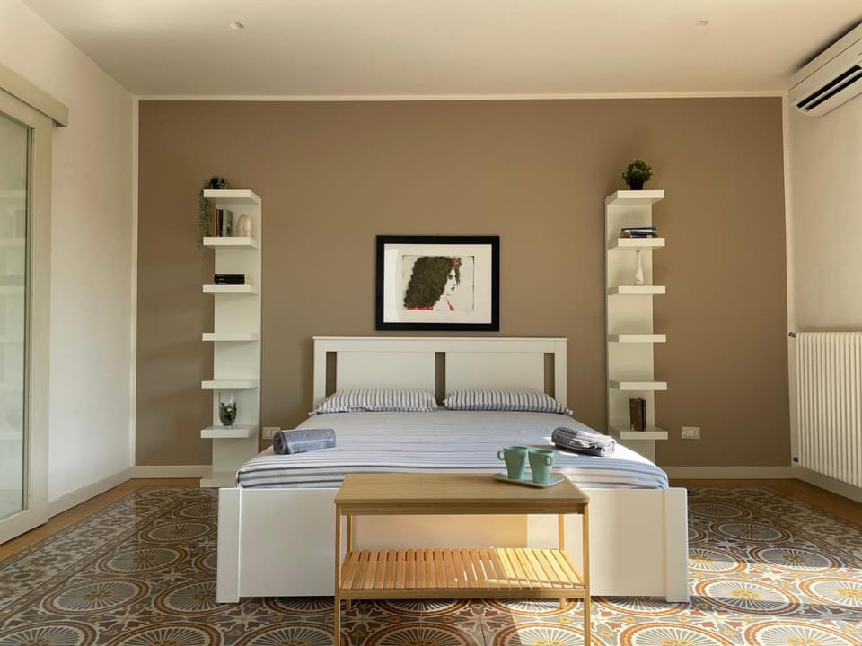 Bed, Photo of the whole room, Bedroom, air conditioner