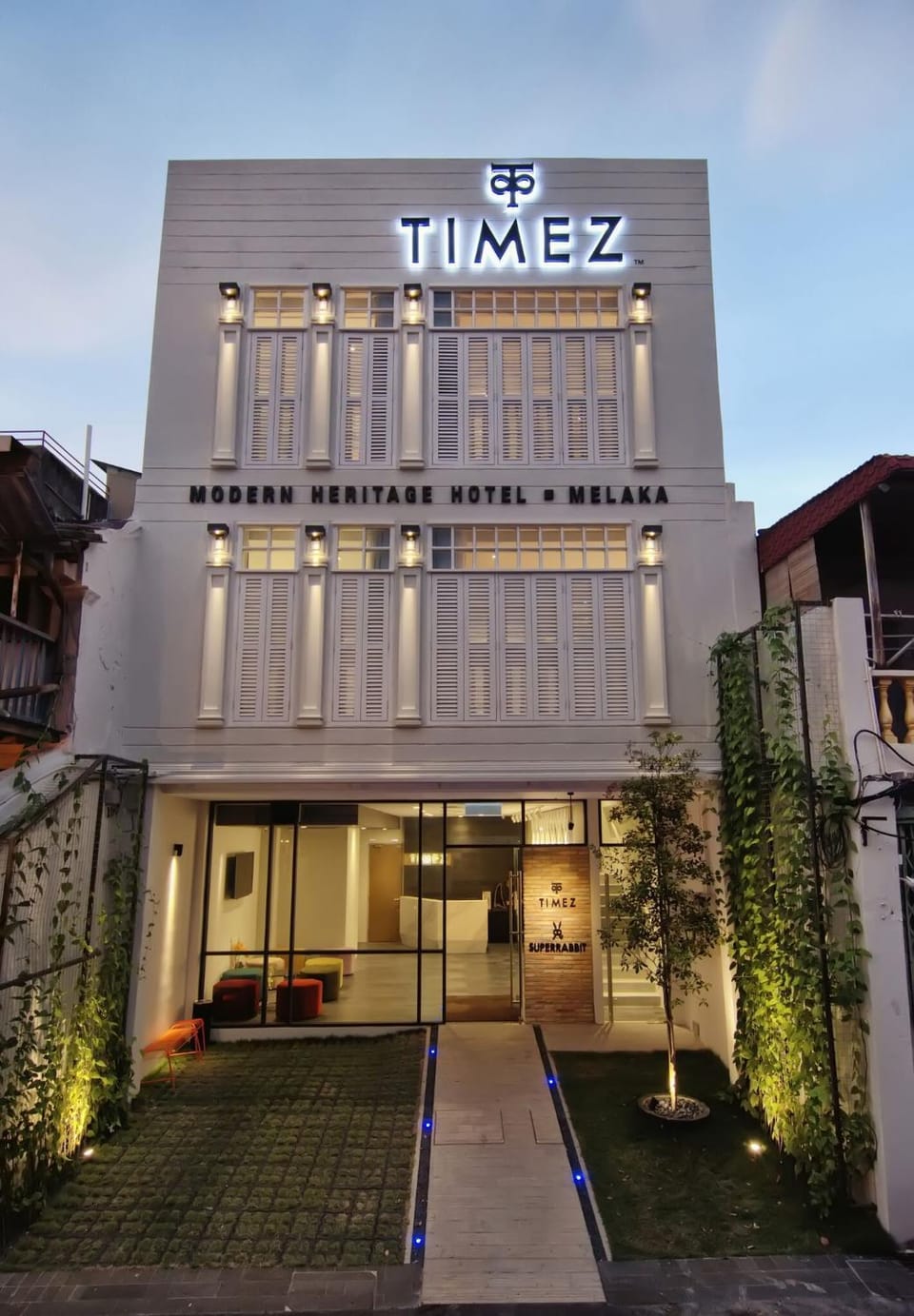 Staff, Facade/entrance, Property logo or sign, Family