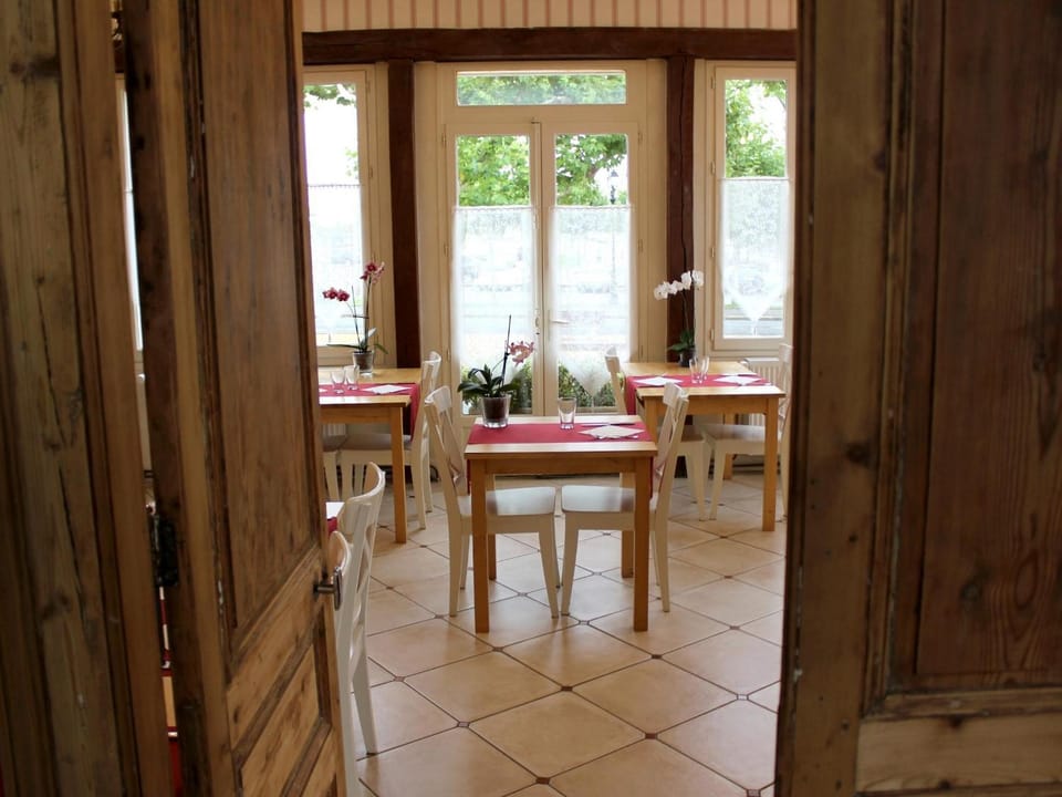 Restaurant/places to eat, Banquet/Function facilities