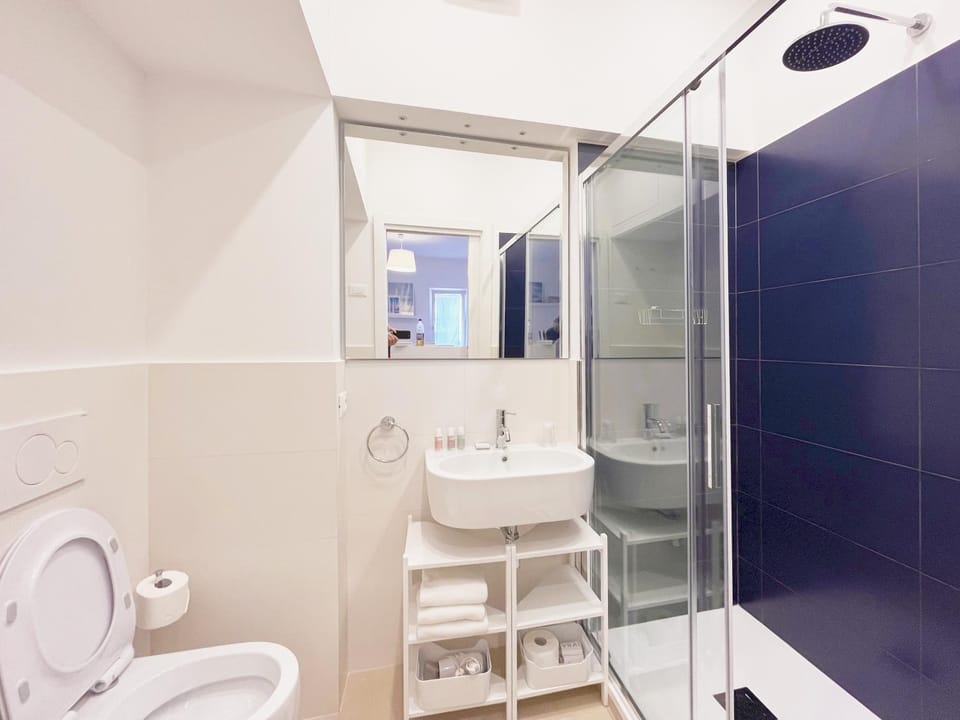 Shower, Toilet, Bathroom