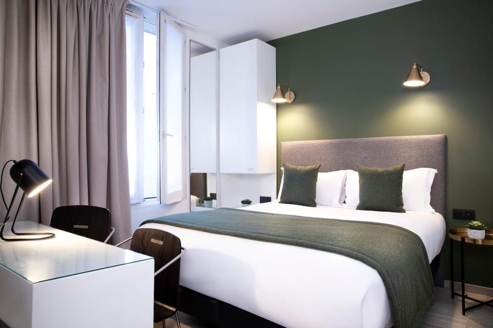 Bed, Photo of the whole room
