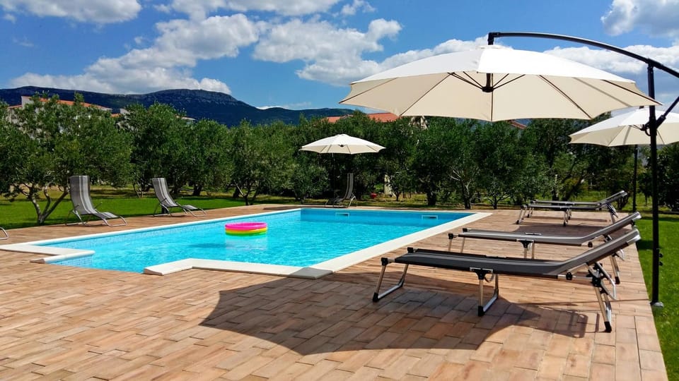 Swimming pool, Swimming pool