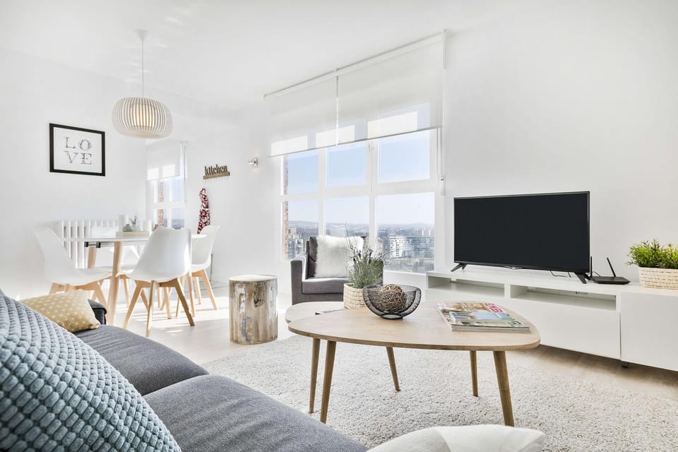 Living room, City view, Landmark view, River view, Street view