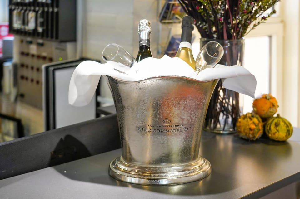 Lounge or bar, Drinks