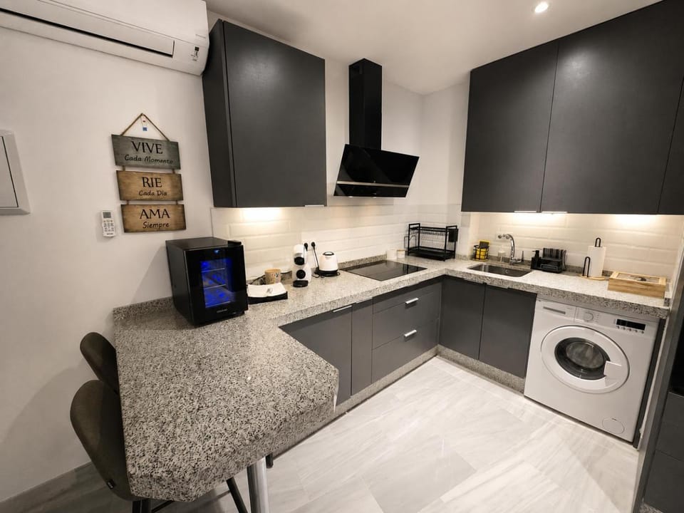 Kitchen or kitchenette, washing machine, kitchen