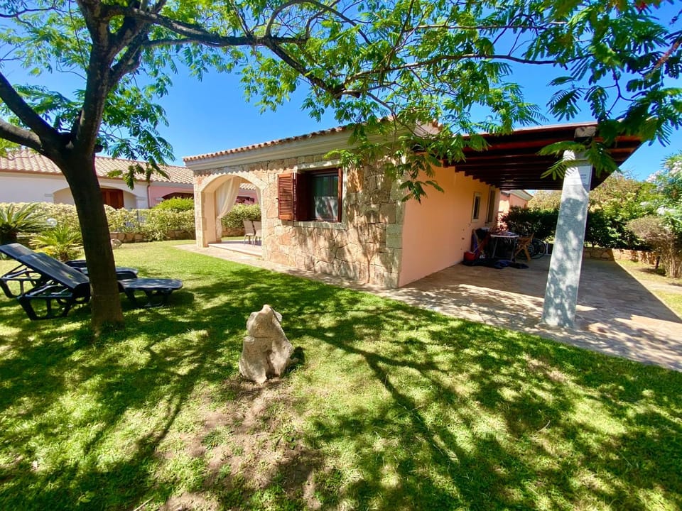 Property building, Facade/entrance, Garden