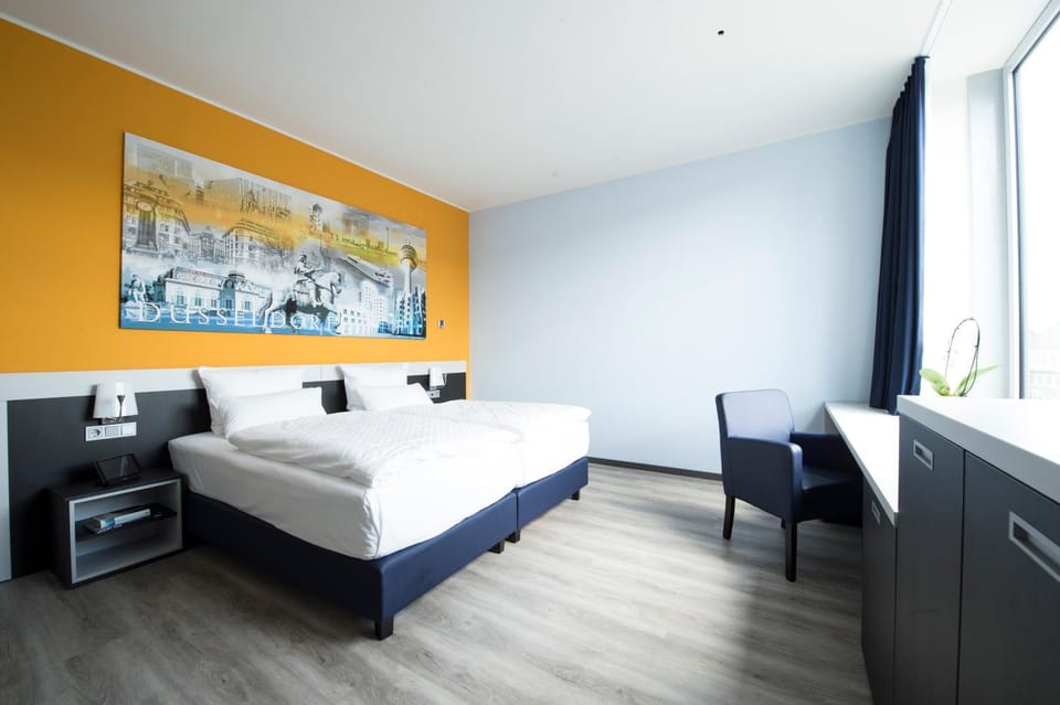 Bed, Day, Photo of the whole room, Bedroom, On site