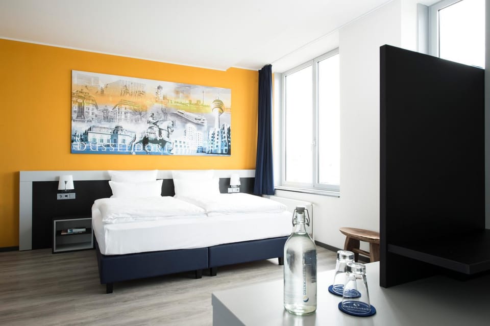 TV and multimedia, Coffee/tea facilities, Photo of the whole room, Bedroom, Non alcoholic drinks